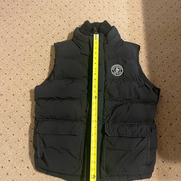 Men’s Abercrombie and Fitch black tech vest. Size medium. New without tags. - Picture 5 of 10